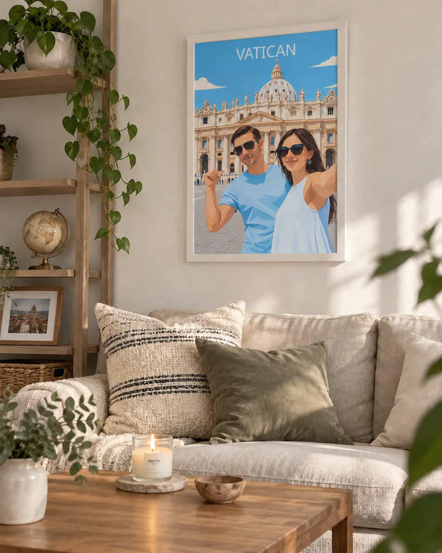 Affiche personnalisée de couple encadrée en bois naturel accrochée dans un salon cosy