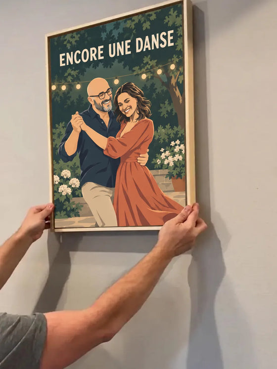 Affiche personnalisée de couple illustrée, accrochage du cadre au mur du salon