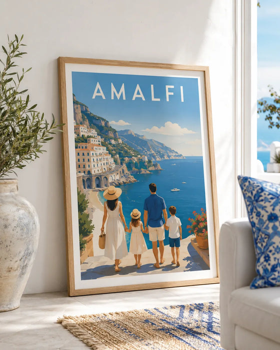 Affiche personnalisée famille Amalfi posée dans un intérieur méditerranéen