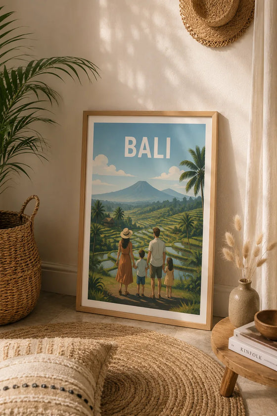 Affiche personnalisée famille Bali posée au sol dans un intérieur bohème